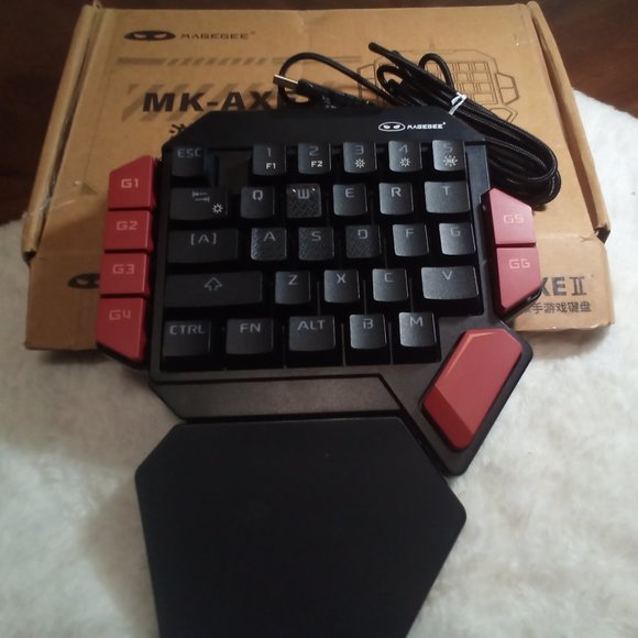 MageGee One Handed Professional Gaming Keyboard B3 0131 - Picture 2 of 5